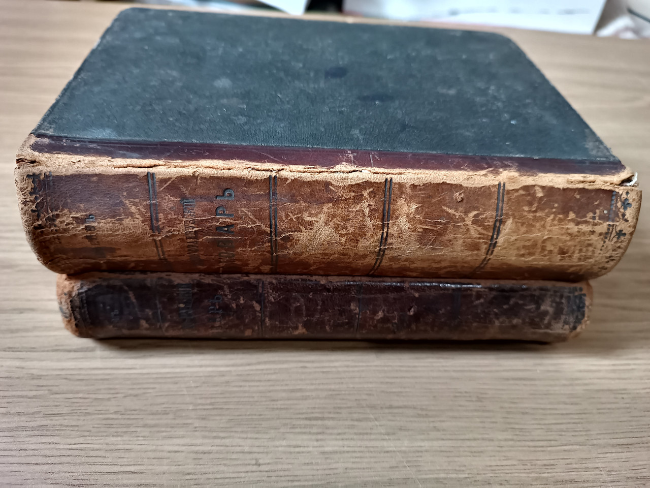 Книги Частина французько-російська і частина російсько - французька 1910 - 1911 рік.